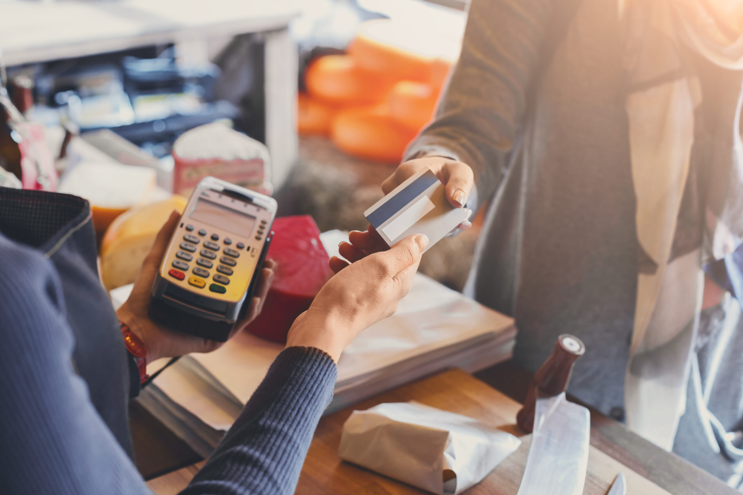 Person paying with a credit card at a store.